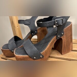 Wild diva platform disco sandals, very comfortable